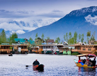 Pathankot to Kashmir Tempo Traveller