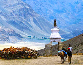 Pathankot to Leh ( ladakh ) Tempo Traveller